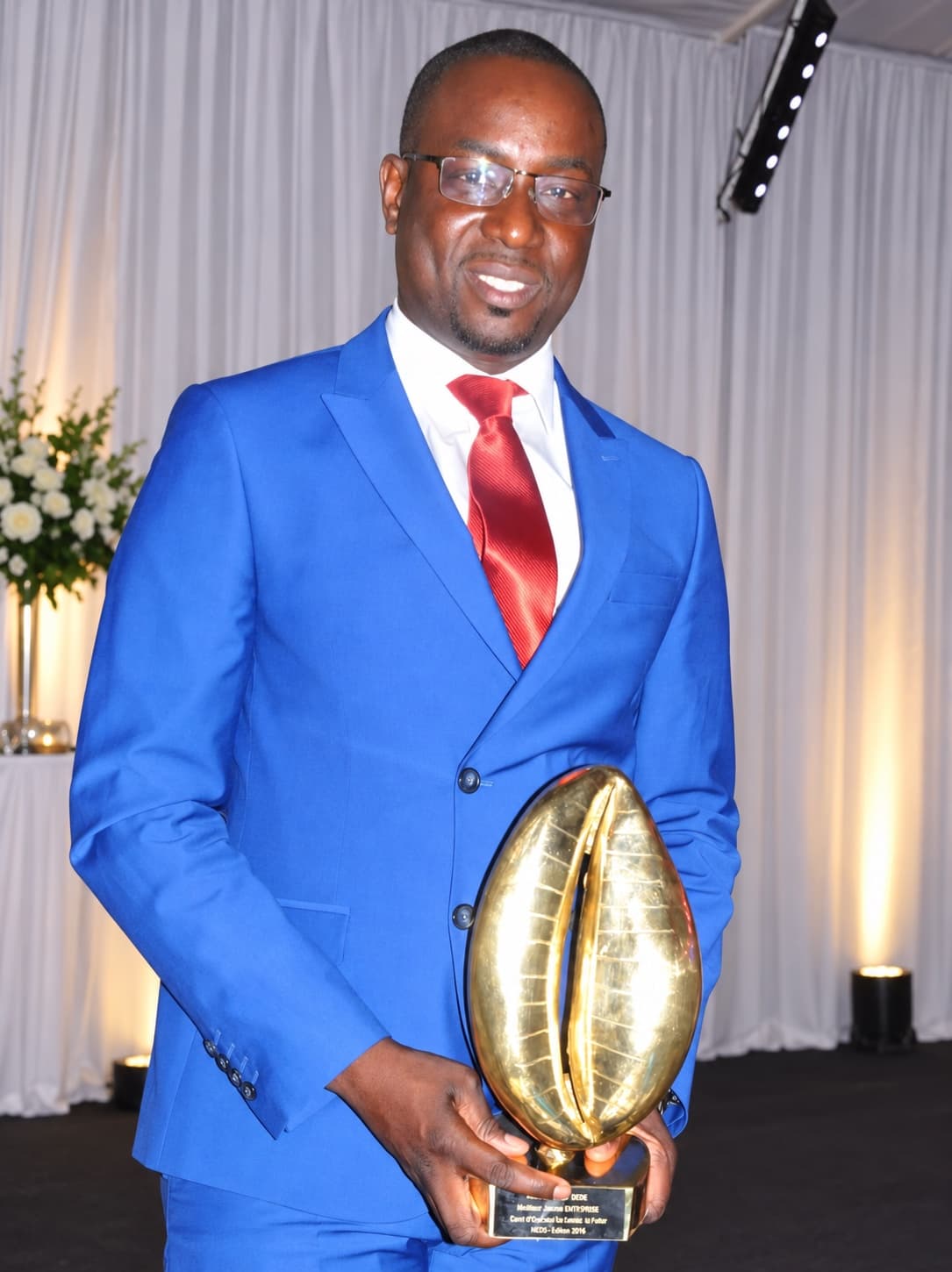 Matar Diène avec son trophée du Cauris d’Or